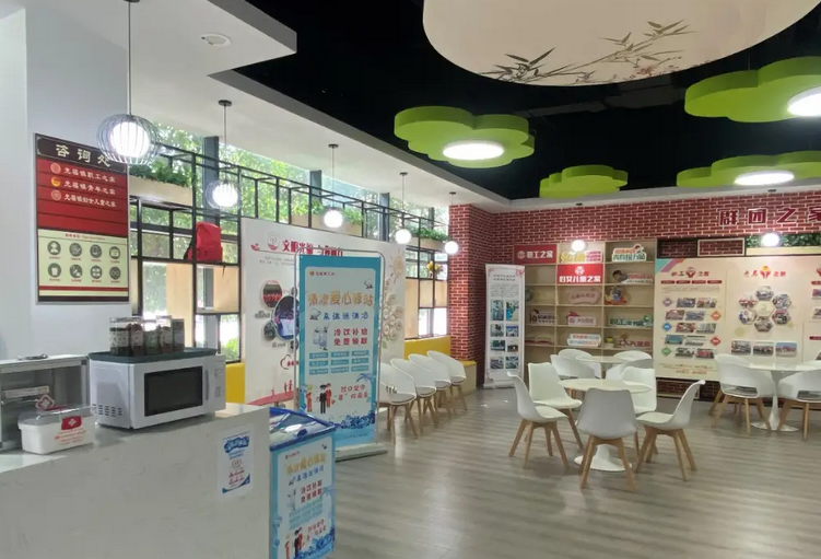 驻马店商超设立&ldquo;纳凉驿站&rdquo; 炎炎夏日送清凉