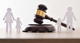 二孩家庭离婚，孩子“一家一个”？法院这样判