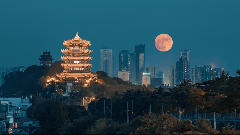 中秋节可赏“超级月亮”，最圆时刻为→