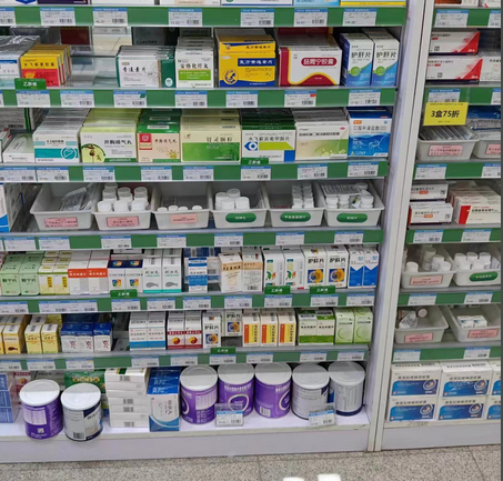 同一药店同款药价差超三倍 记者调查线上线下药价悬殊现象